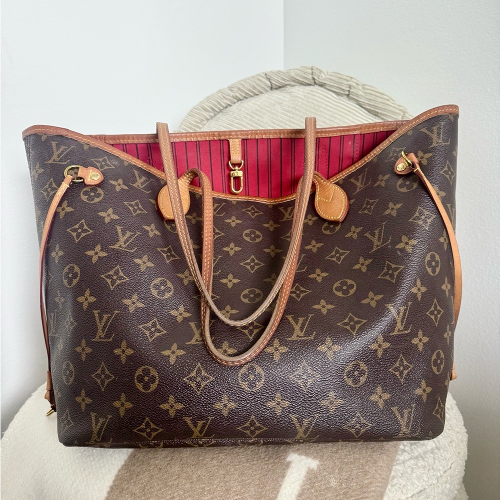 Authentic Louis Vuitton Monogram Neverfull MM Tote with Red Interior